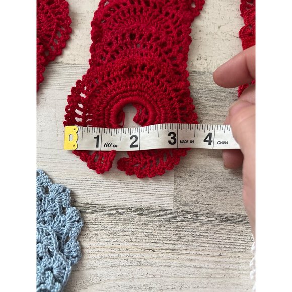 Set of 51 small circular crocheted doilies - Picture 12 of 12